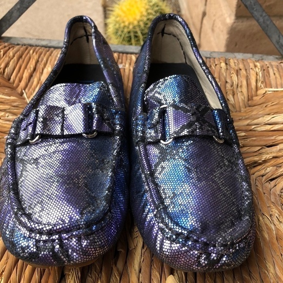 J. Renee Leather Faux Snakeskin Driving Shoe - Picture 4 of 11